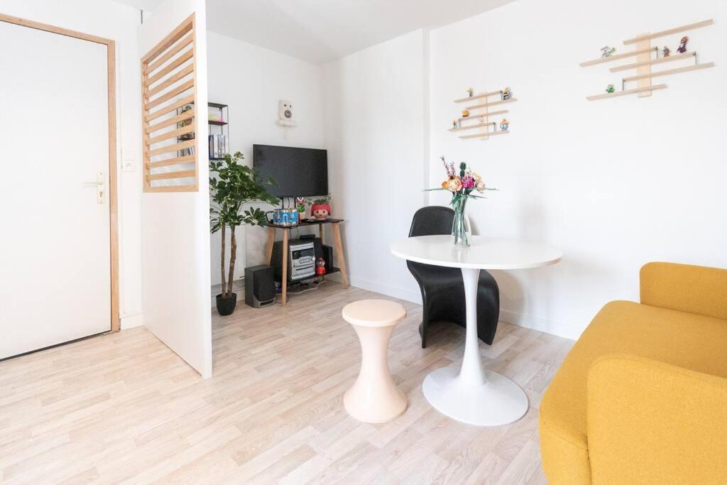Souvenirs D'Enfance-La Bonne Marienne-La Madeleine Apartamento Angers Exterior foto